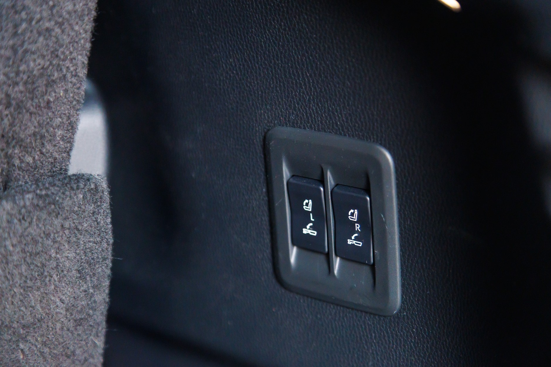 Jeep Wrangler vs Toyota Land Cruiser