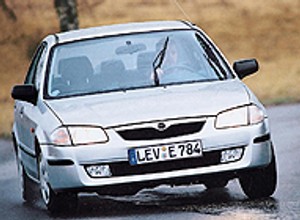 Mazda 323 - A ona jeździ i jeździ...