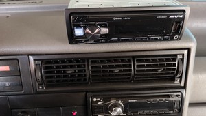TEST: Alpine UTE-200BT – radio z USB, ale bez CD