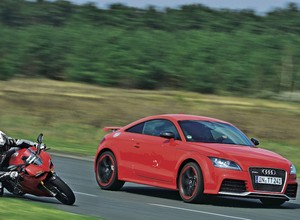 Audi TT RS Plus kontra Ducati 1199 Panigale S