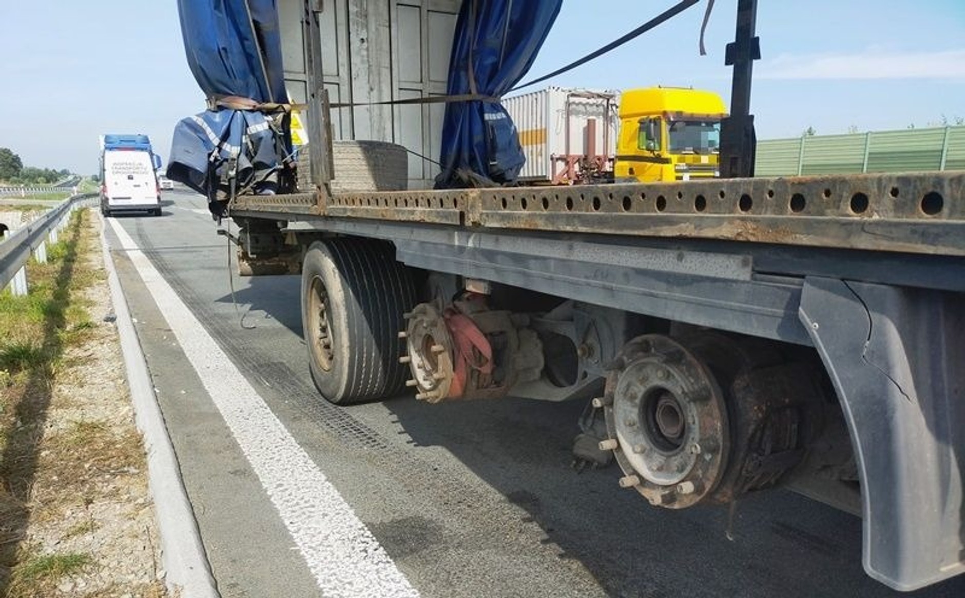 Jazda z naczepą bez koł i hamulców