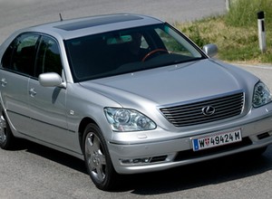 Lexus LS430 - wygodna i solidna limuzyna