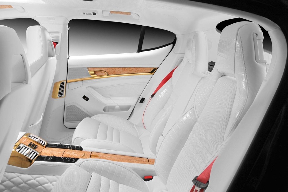 Skóra krokodyla i złoto w Porsche Panamera