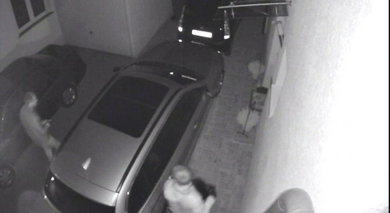 Nowa skuteczna metoda złodziei samochodów. Kradną auto i inne rzeczy. Nie chodzi o walizkę