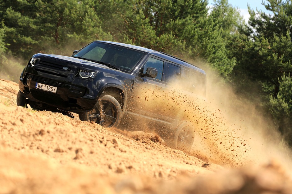 Land Rover Defender 110
