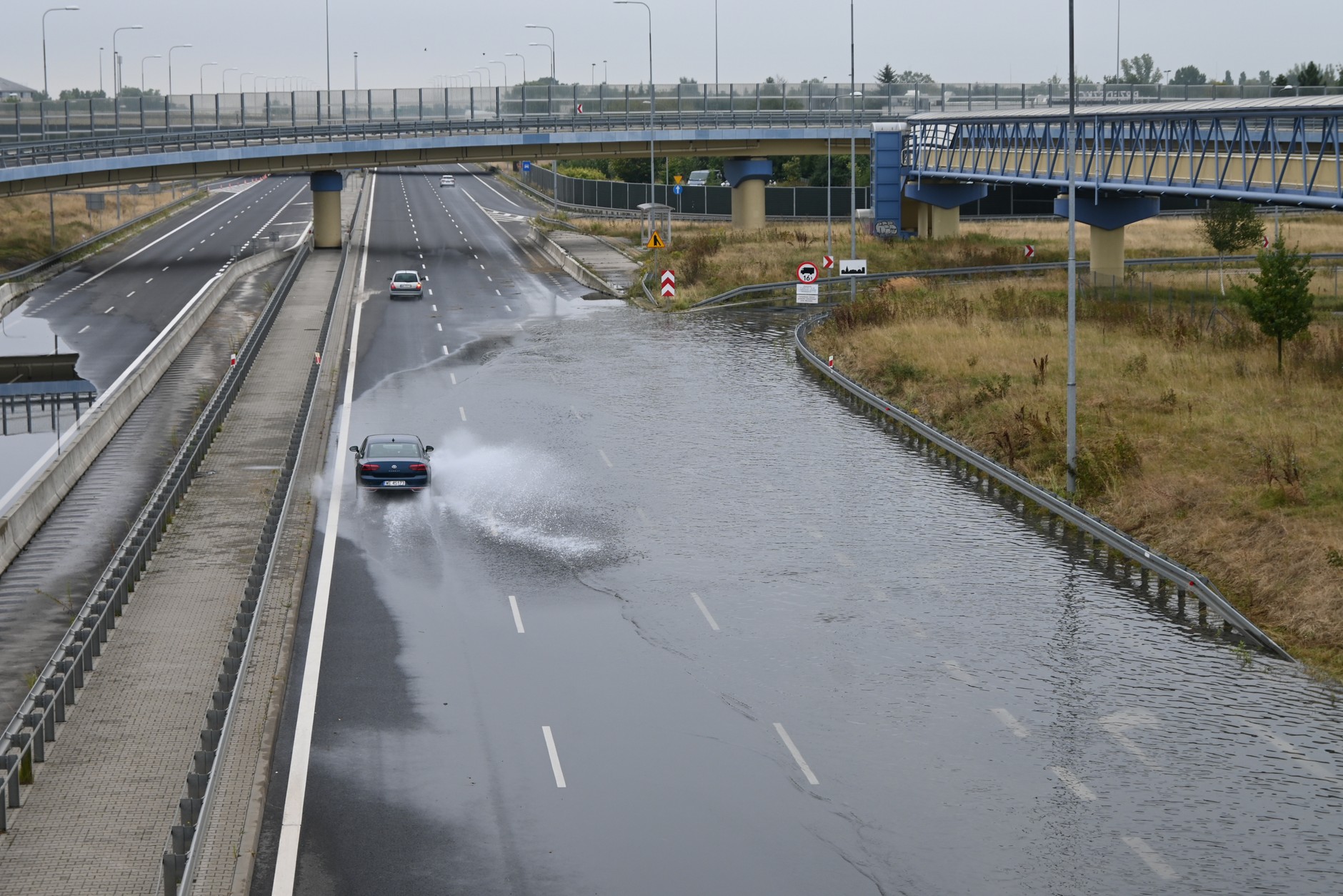 Zalana trasa S79 w Warszawie