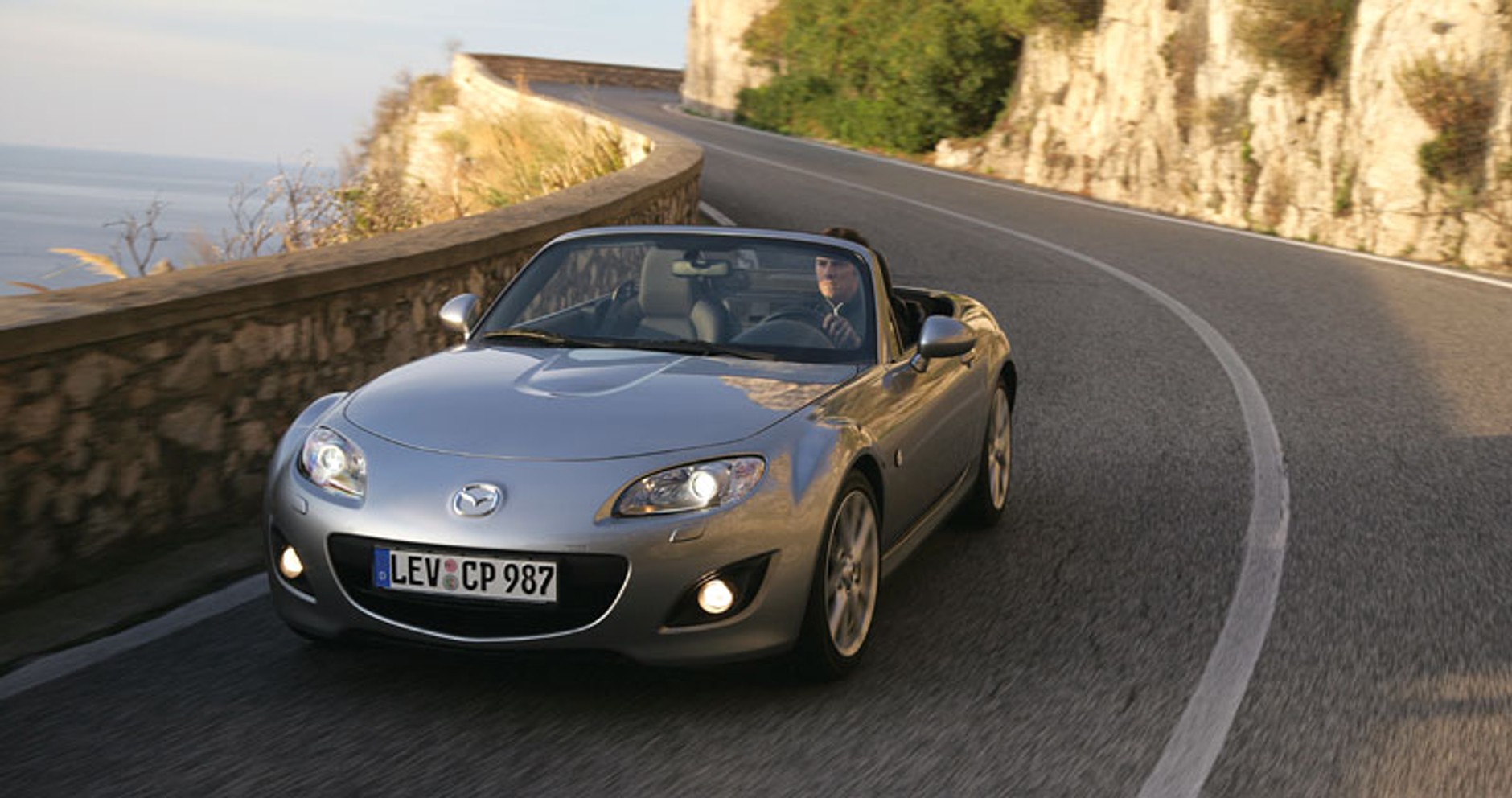 Mazda MX-5 Roadster Coupé: przyjemność przez 365 dni w roku