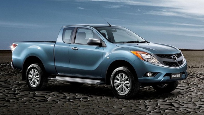 Mazda BT-50 z drzwiami otwieranymi pod wiatr