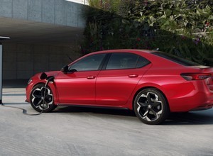Skoda Superb z napędem hybrydowym w Polsce. Znamy ceny