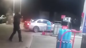 Akcja na stacji w Rymaniu – czy da się zatrzymać auto strzałem z pistoletu?