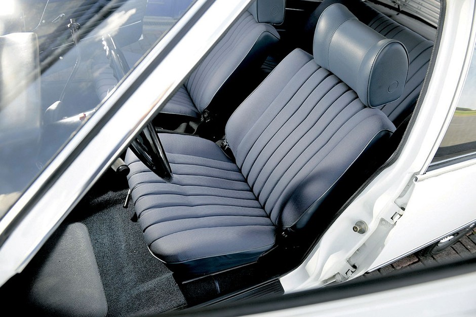 Opel Rekord 2100 - gruby garb