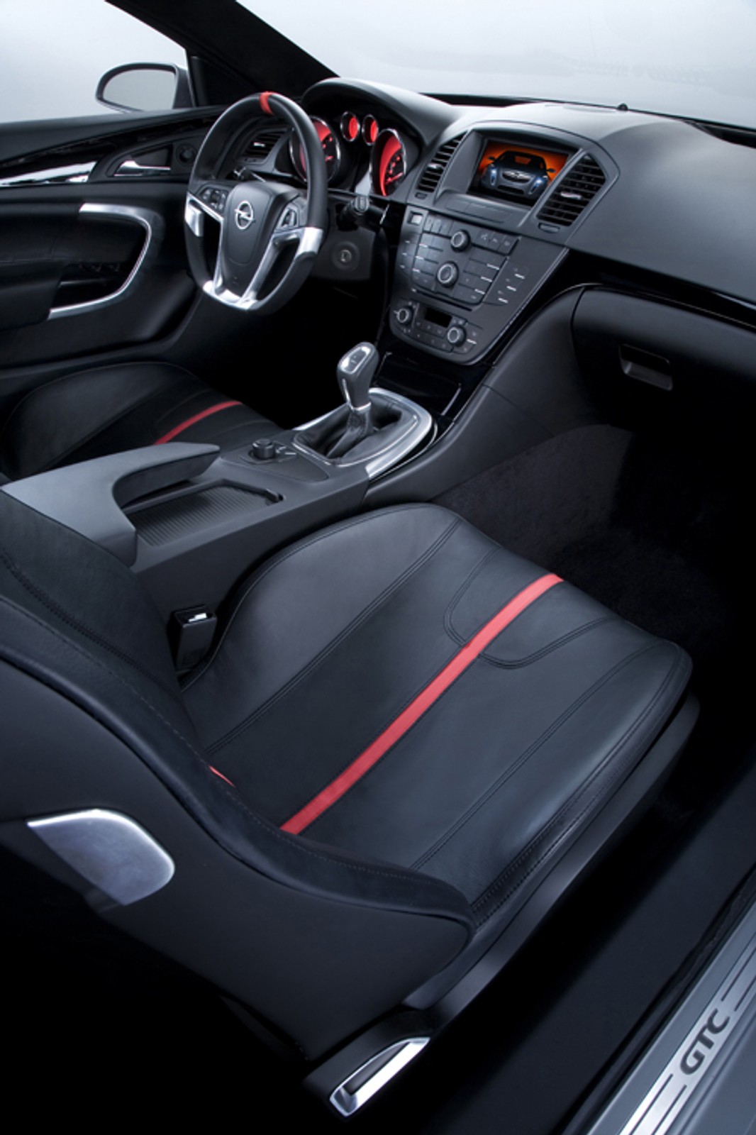 Opel GTC Concept - Nowy, drapieżny świat