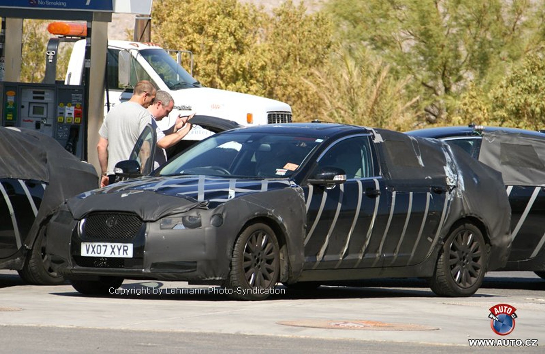 Zdjęcia szpiegowskie: Testowanie Jaguara XF w amerykańskiej prerii