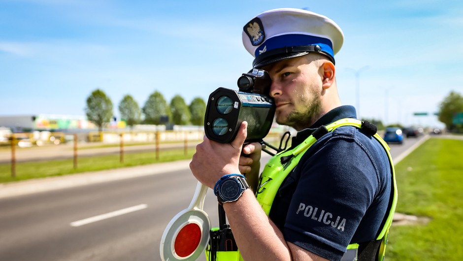 Obraz pochodzący z serwisu https://bialystok.policja.gov.pl/po2/aktualnosci/96558,Za-predkosc-stracili-prawa-jazdy.html?sid=ab277cb62de59884f153e6aa48054411