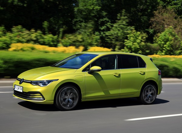 Volkswagen Golf z podwójnym zasilaniem – pojedzie na prądzie i na benzynie