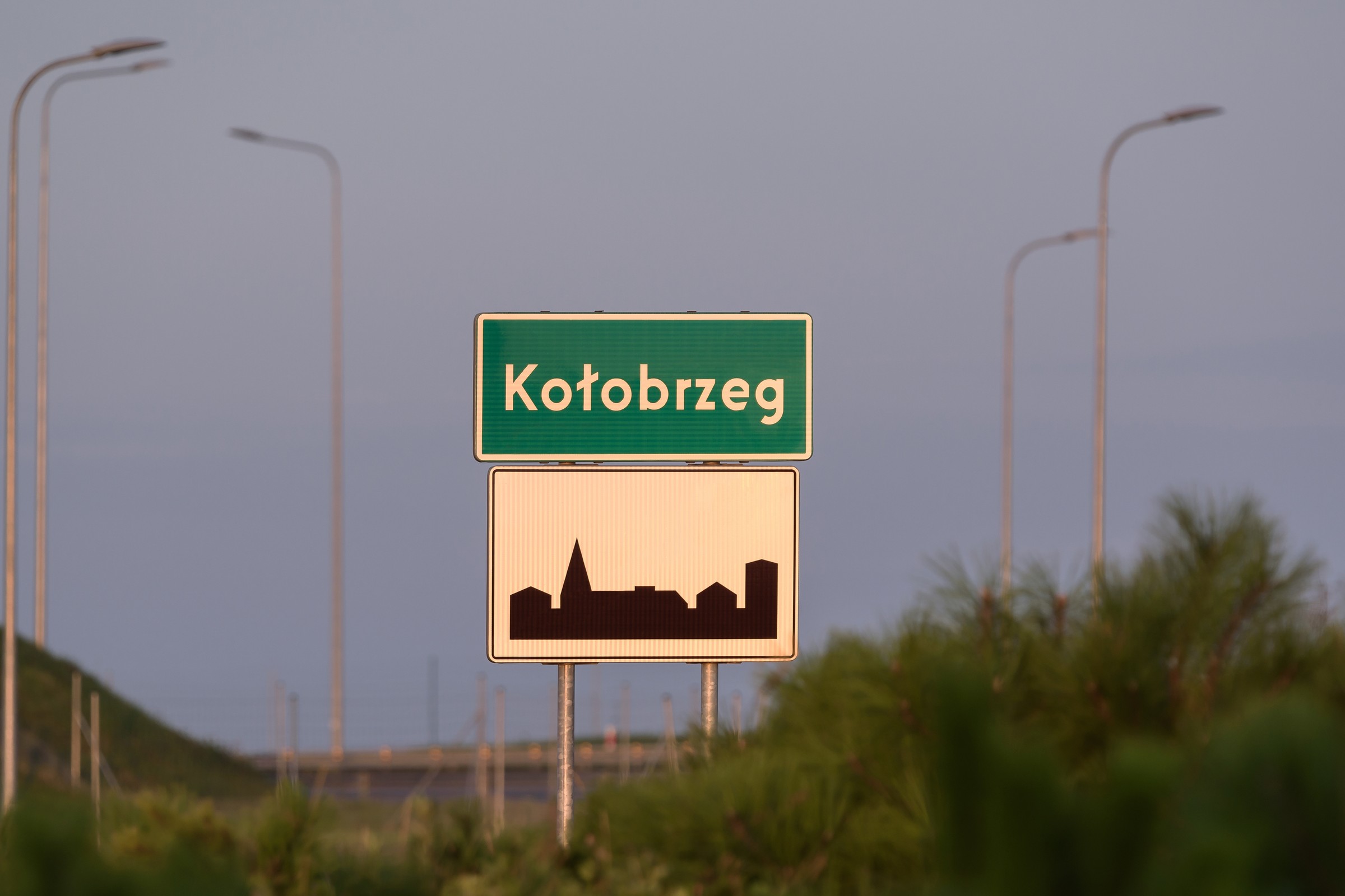 Kierowcy wciąż mylą znaczenie dwóch popularnych znaków. To może kosztować choćby pięć tys. zł