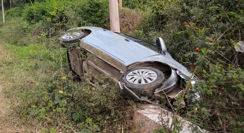 Efekty prób uniknięcia kolizji bywają gorsze od skutków ewentualnej kolizji – szczególnie w dwóch przypadkach warto o tym pamiętać. 