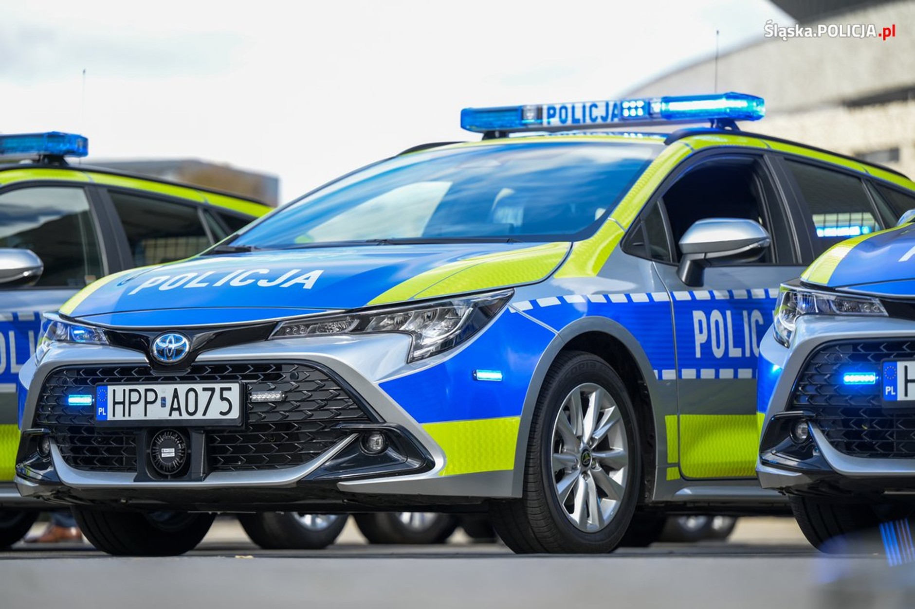 Policjanci ze Śląska dostali nowe radiowozy. Są hybrydowe