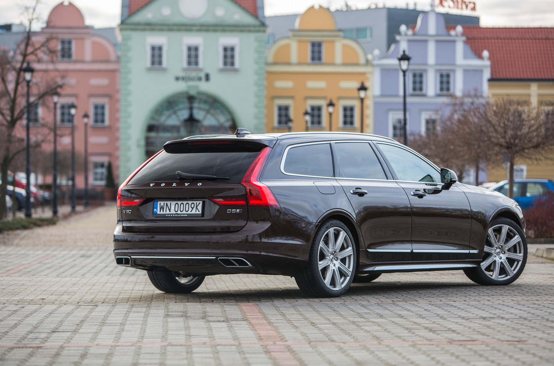 Volvo V90 D5 AWD - pięć metrów dobrego stylu