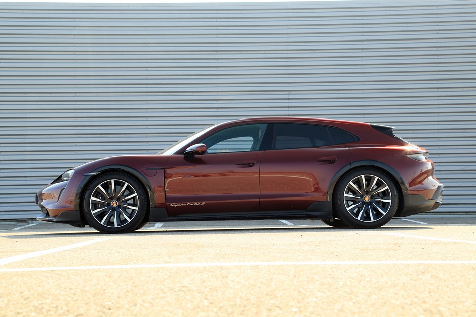 Porsche Taycan Cross Tourismo 2022 r. 1. generacja