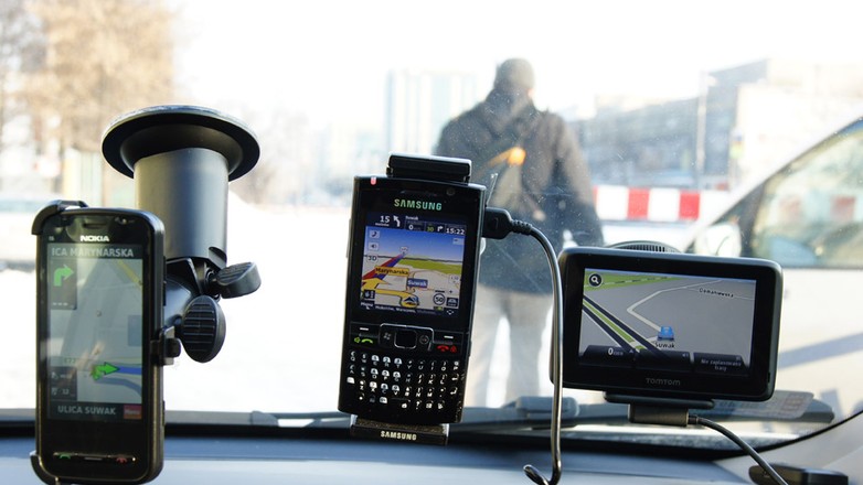 Nawigacja w telefonie? Sprawdziliśmy, która jest najlepsza
