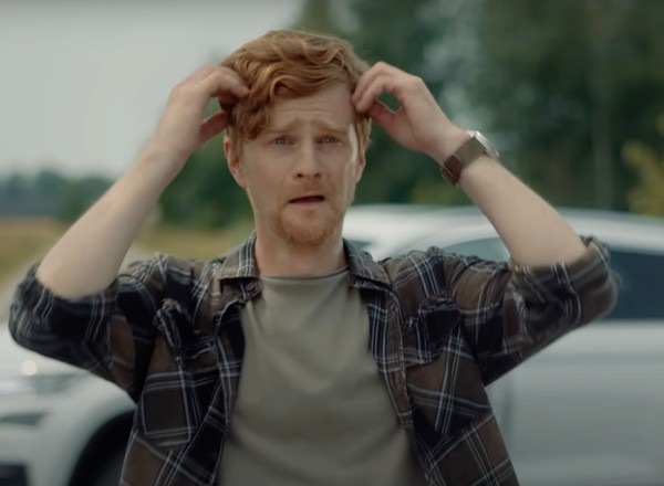 Ten spot ma tobą wstrząsnąć. To nic, że skopiowali cudzy pomysł. Zobacz, jak wyglądał oryginał