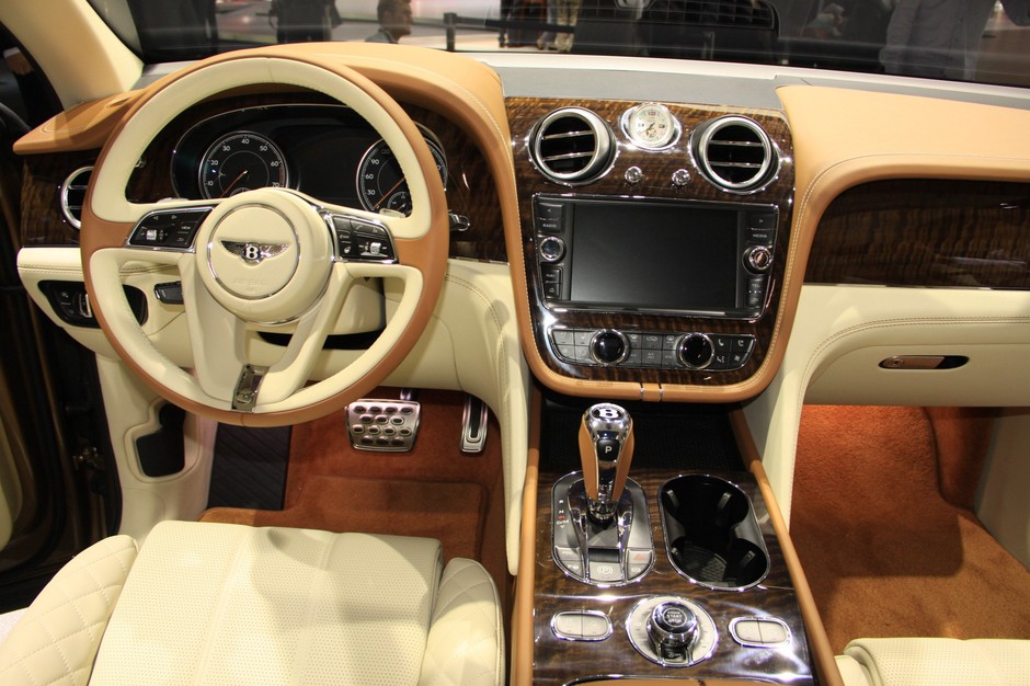 Bentley Bentayga (Frankfurt 2015)