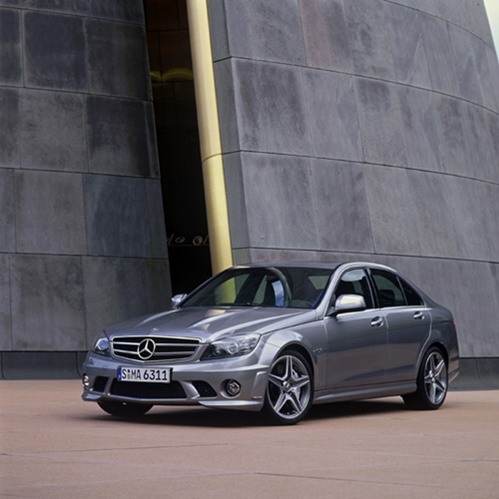 Mercedes C 63 AMG - Eksploduje mocą