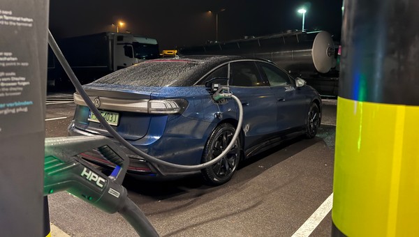 Volkswagen ID.7 ładowanie