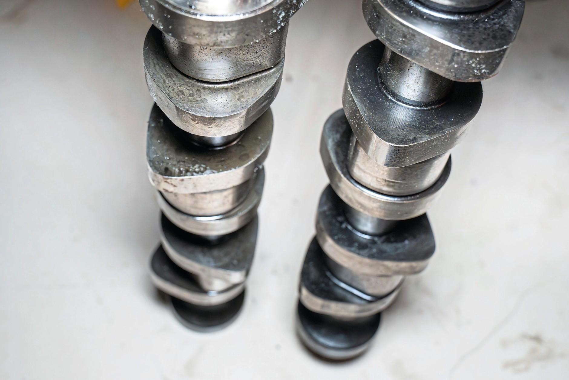 Wycierający się wałek rozrządu to jedna z typowych wad wersji 2.5 TDI