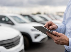 Tysiące zł kary za każdy sprzedany samochód – o tyle mogą wzrosnąć ceny. Producenci protestują