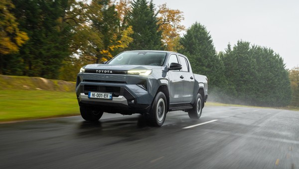 Nowa Toyota Hilux oficjalnie. Ma największy wybór napędów ze wszystkich Toyot