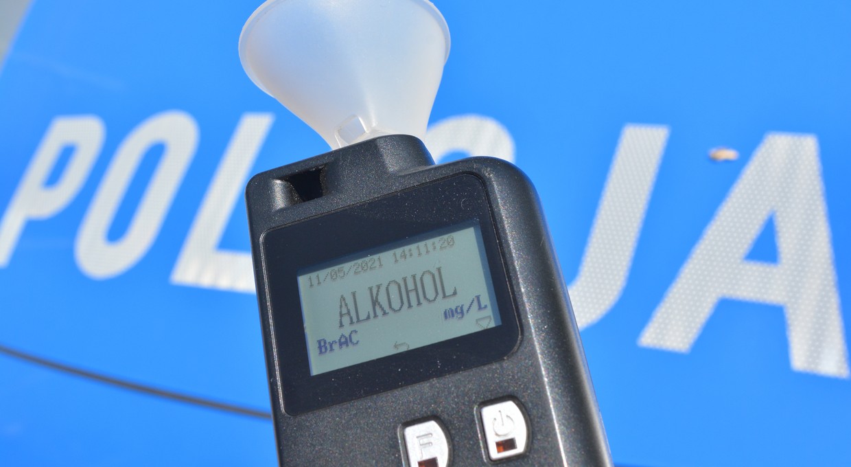 Nie był w stanie trzeźwo myśleć. Pijany kierowca podjechał do patrolu drogówki, by się przebadać