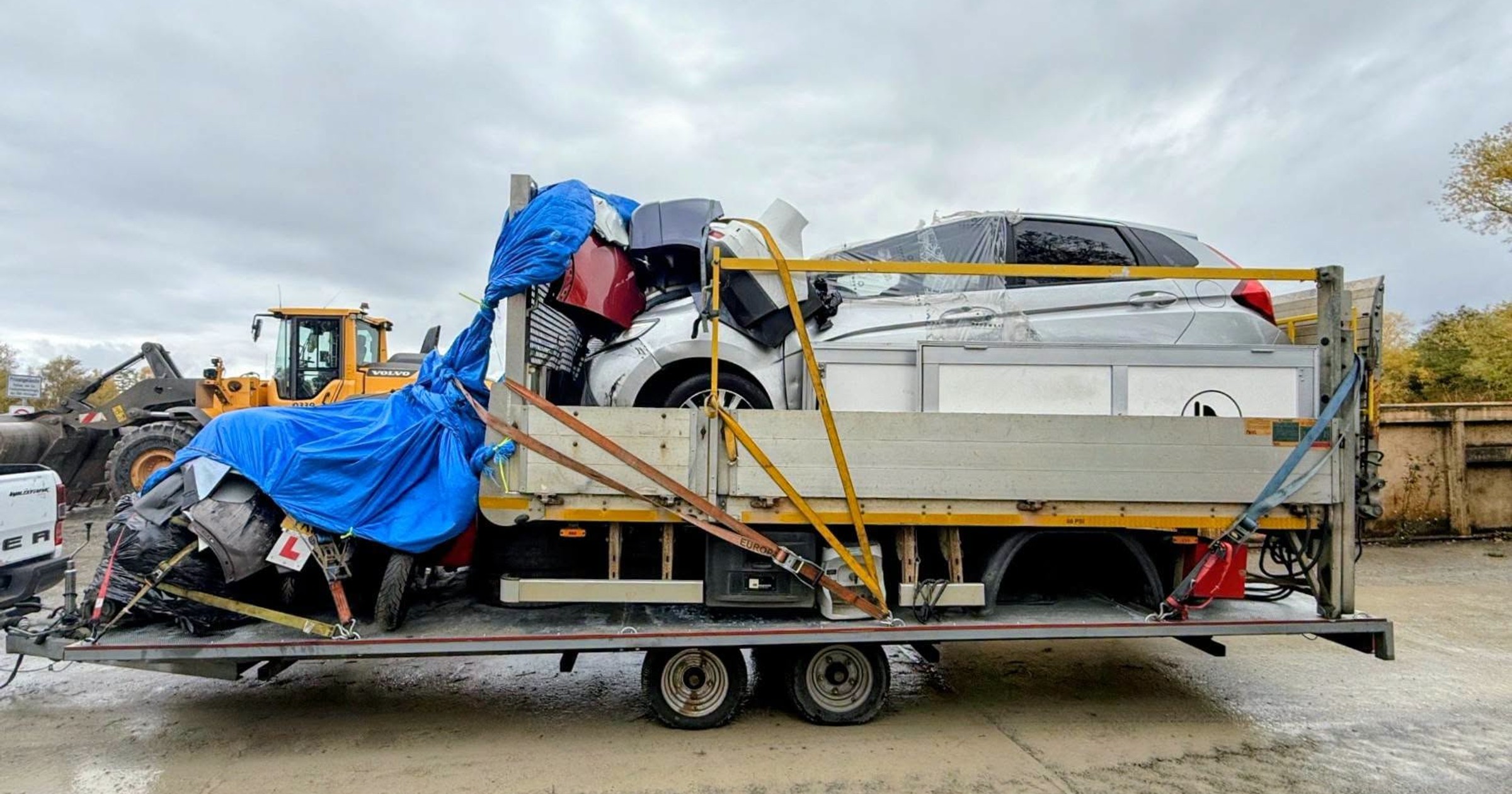 Transport zatrzymany za przewóz przeciążonego i źle ułożonego ładunku na przyczepie