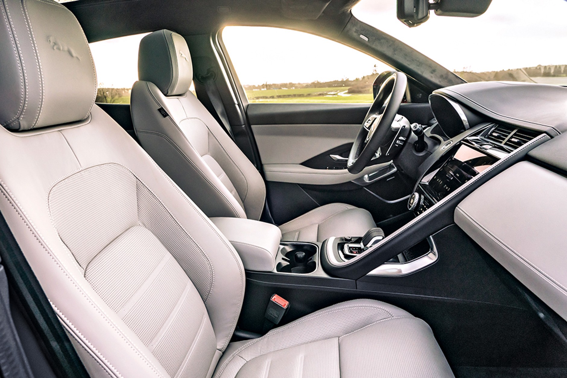 Jaguar E-Pace P300e (2021)