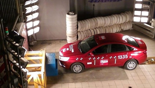 Łada Vesta w teście zderzeniowym