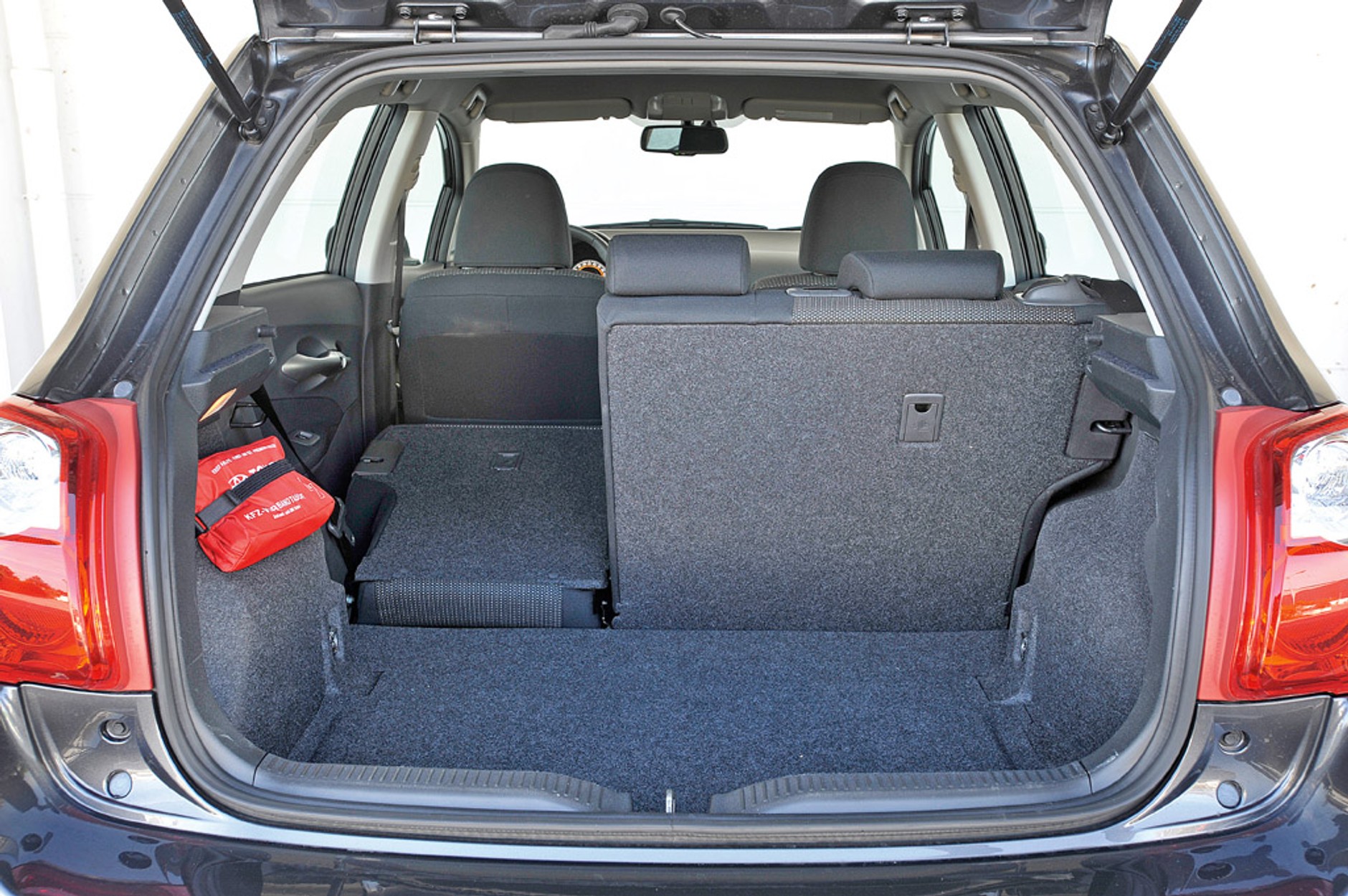 Auris 1.8 HSD kontra Auris 2.0 D-4D: diesel kontra hybryda, dwie drogi do niskiego spalania