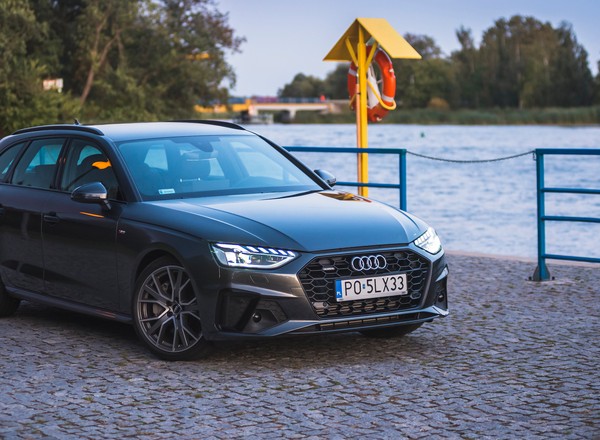 Audi A4 Avant 45 TFSI quattro – szara myszka