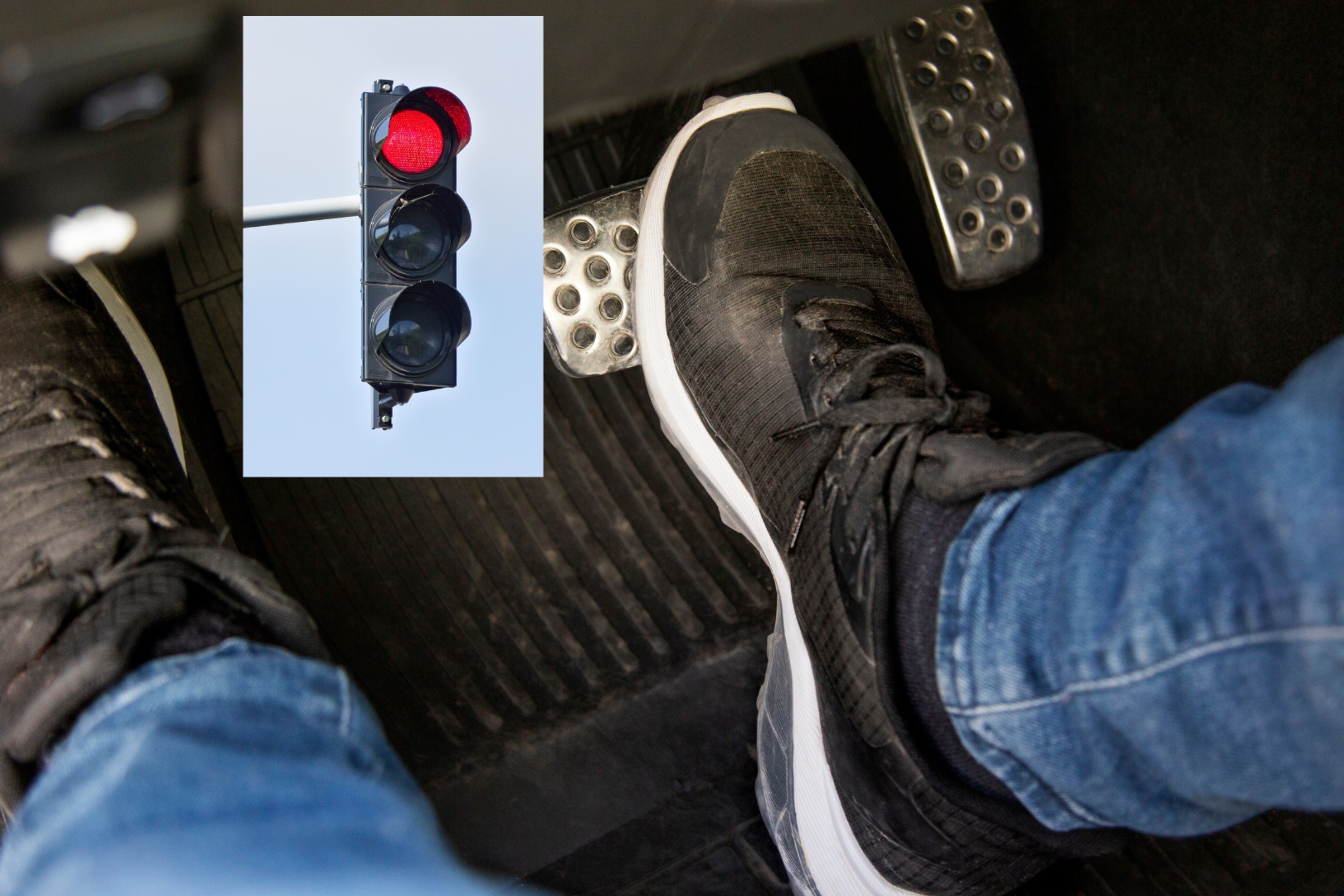 Robisz tak na czerwonym świetle? Ten błąd popełniają choćby doświadczeni kierowcy