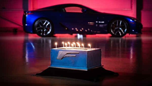 Lexus LFA – 10. urodziny ikony