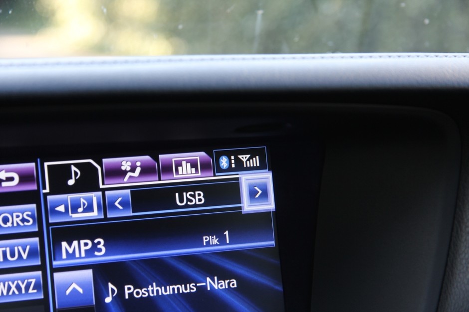 Rozpoznawanie pamięci USB odbywało się dość szybko w Lexusie z Mark Levinson.