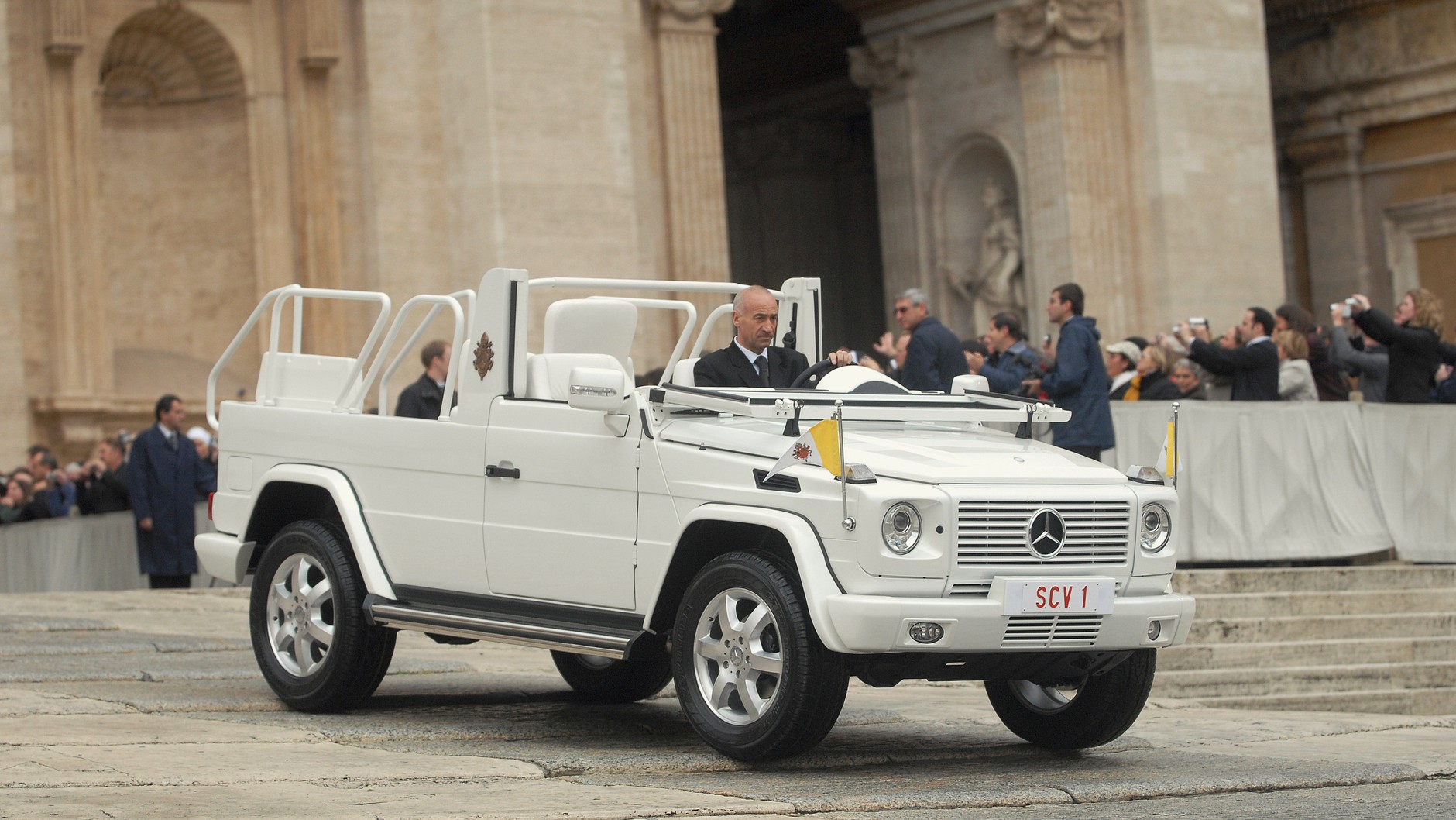 Mercedes G500 papamobile