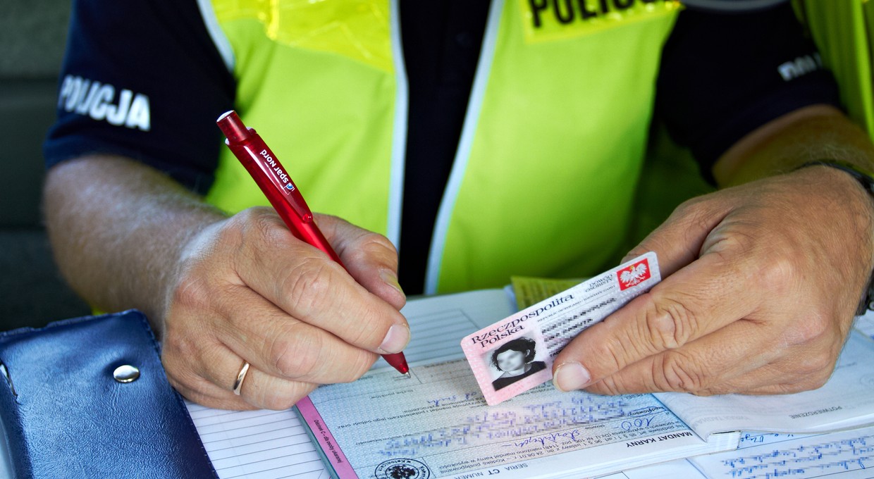 Co Polacy sądzą o wyższych mandatach? Wyniki sondażu rozwiewają wątpliwości