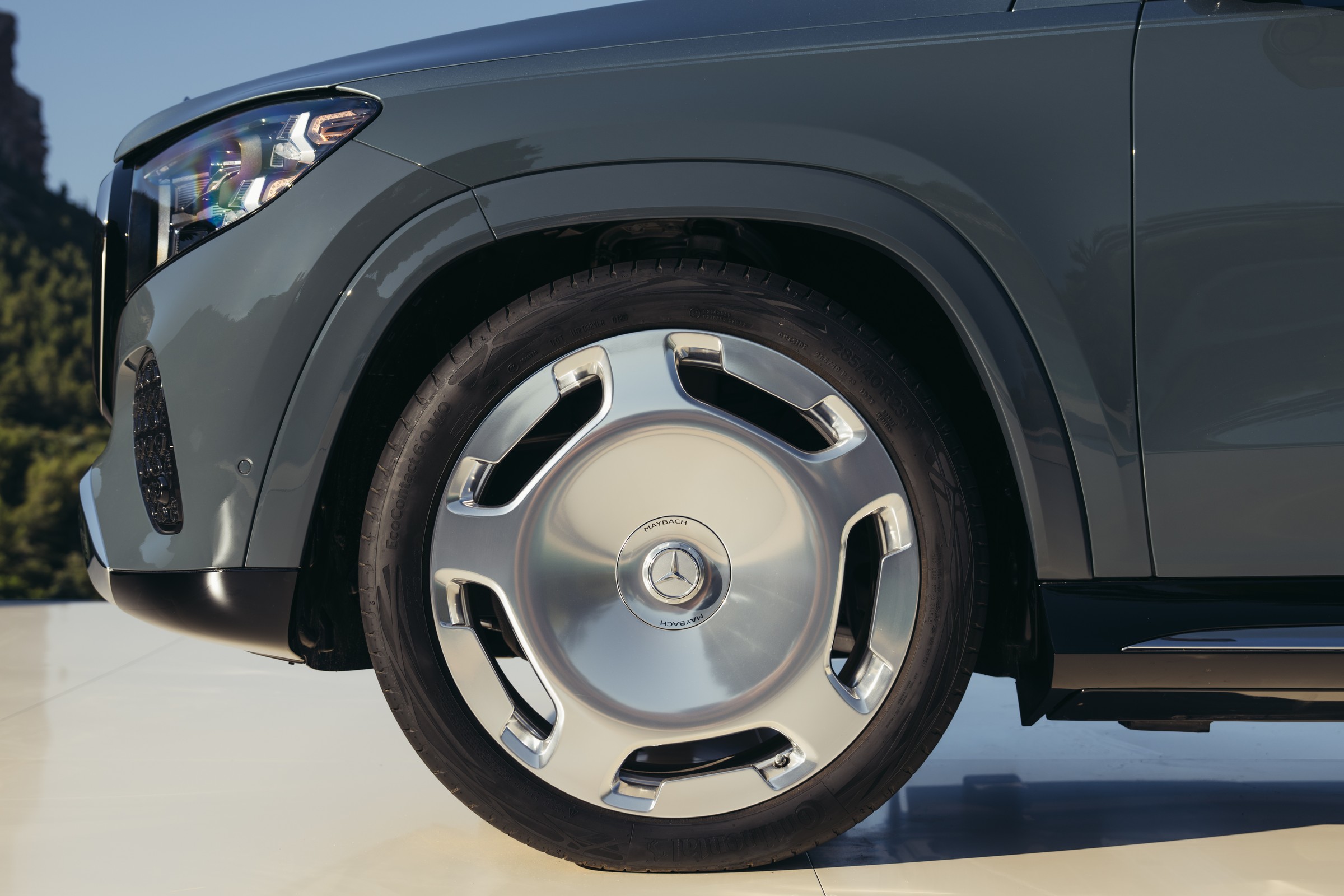 Tylko jeden SUV może mieć takie felgi. No i masaż... łydek. Oto Mercedes-Maybach 680