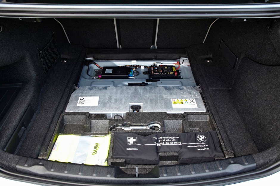 BMW ActiveHybrid3: hybryda na sportowo