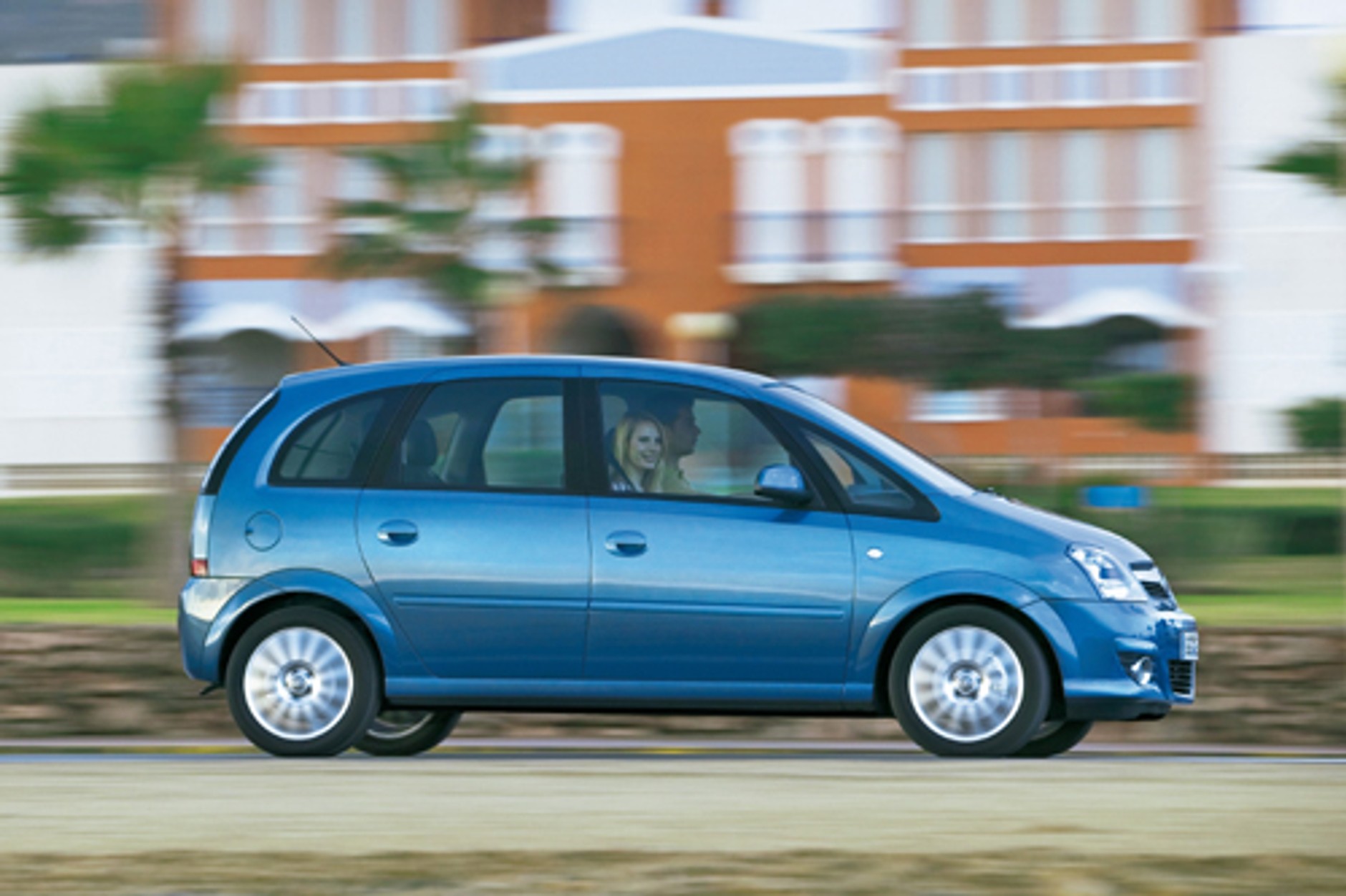 Odkryj Opla - Sukcesy i porażki aut z błyskawicą. Nowa seria - Test Marki