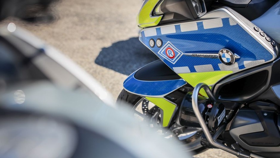 Obraz pochodzący z serwisu https://swietokrzyska.policja.gov.pl/kie/dzialania-policji/aktualnosci/68618,Uwaga-kierowcy-Uwaga-motocyklisci.html