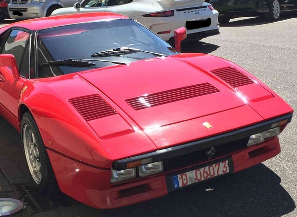 Uważaj, kogo wpuszczasz za kółko! W Niemczech skradziono Ferrari 288 GTO
