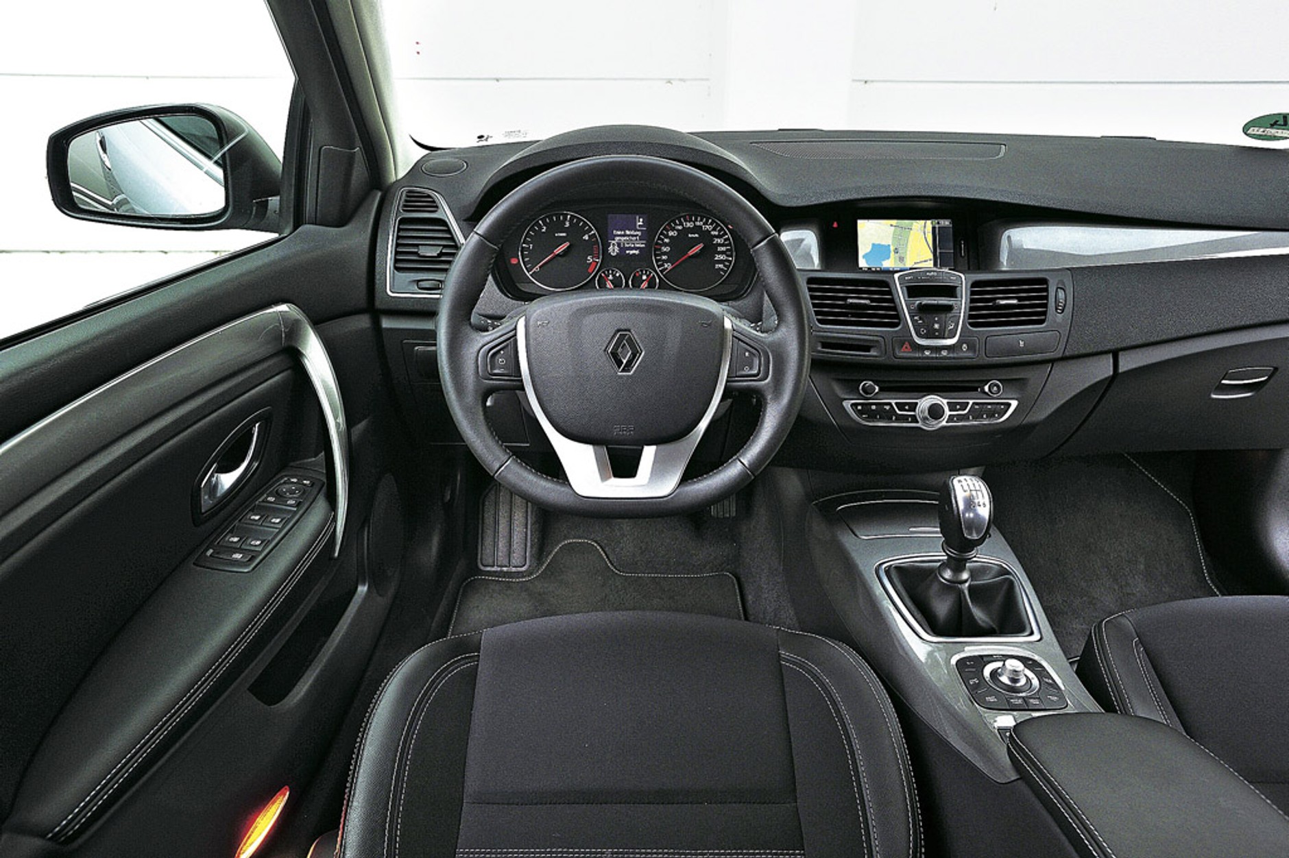 Mazda 6 kontra Hyundai i40, Renault Laguna, Opel Insignia i Ford Mondeo: porównanie pięciu kombi klasy średniej