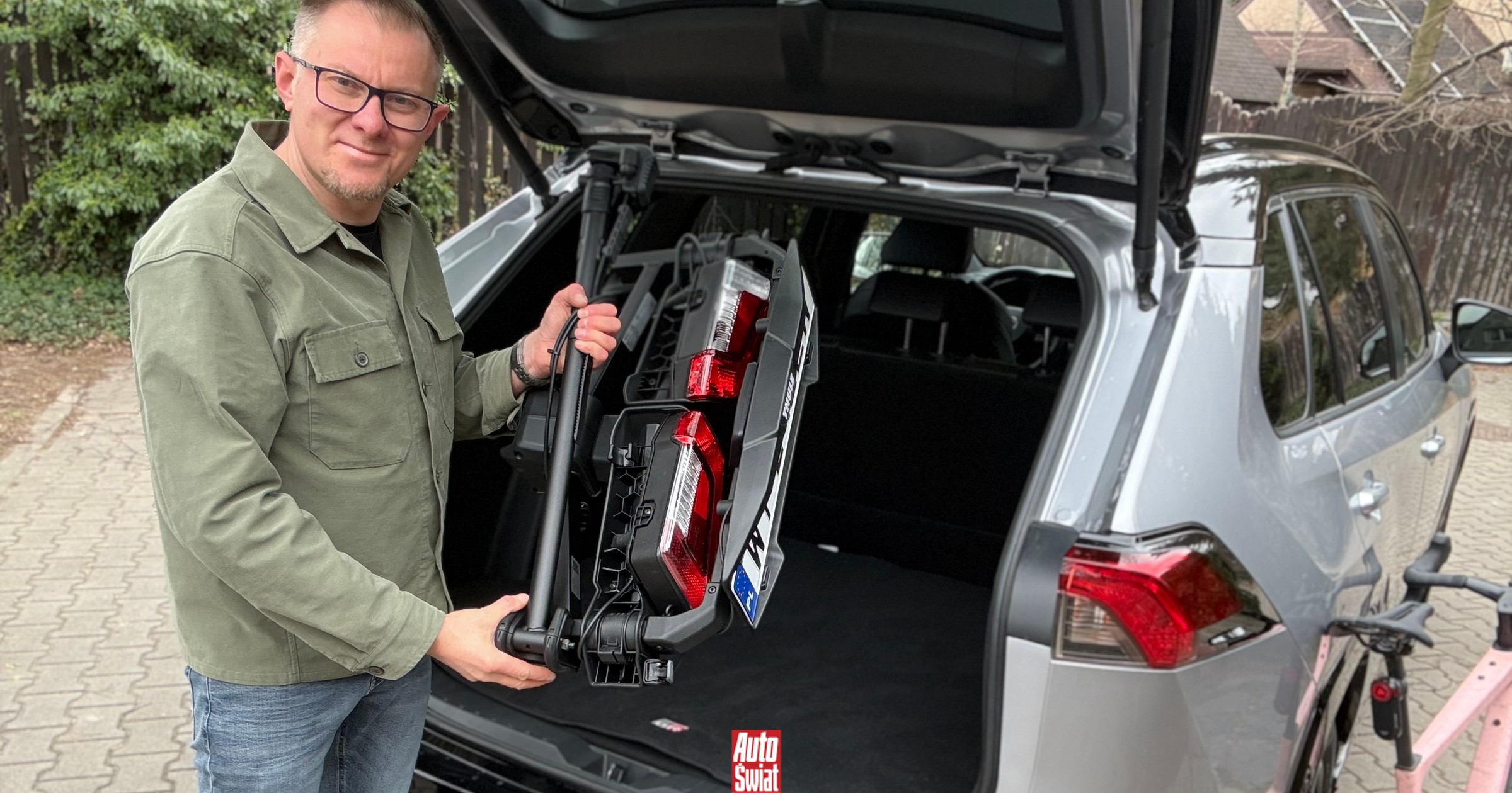 Być może właśnie na taki bagażnik rowerowy czekałeś: na hak i tylko na jeden rower